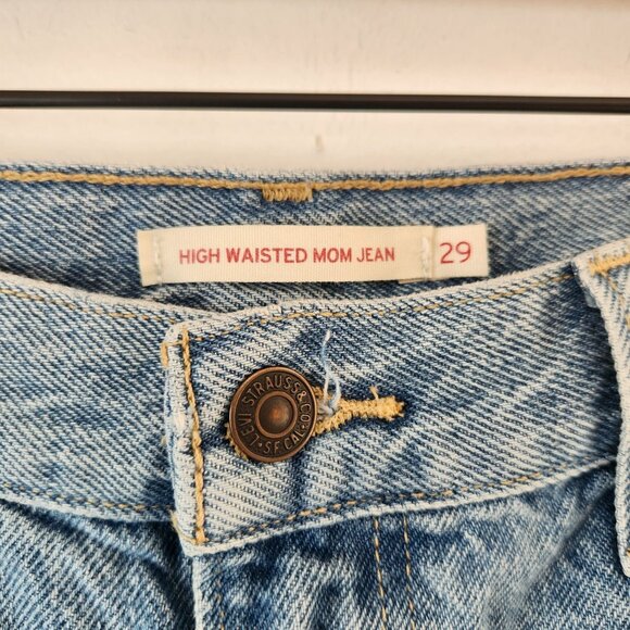 Levi's High Waisted Mom Jeans Light Wash Distressed Women's 29 - Picture 7 of 9